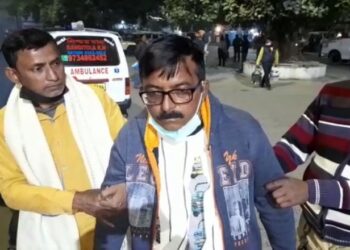 তোলা আদায় বন্ধে উদ্যোগী হওয়ায়  ট্যাক্সি ইউনিয়নের সভাপতিকে বেদম মারধরের অভিযোগ আইএনটিইউসি-‌র জেলা সভাপতিসহ তাঁর দলবলের বিরুদ্ধে