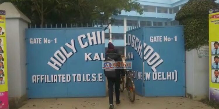 সরকারী নিষেধাজ্ঞার তোয়াক্কা না করে কালনার ইংরেজী মাধ্যম স্কুলে হল মৌখিক পরীক্ষা