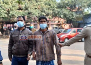 চুরির ঘটনায় জেলবন্দি দুই কুখ্যাত দুষ্কৃতিকে নিজেদের হেফাজতে নিল কাটোয়া থানার পুলিশ