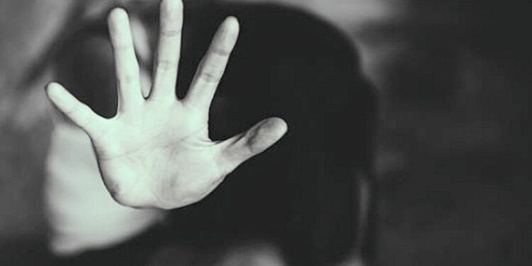 স্ত্রীকে গনধর্ষনের প্রতিশোধ নিতে ডিটোনেটর ও জেলটিন দিয়ে বিস্ফোরণ ঘটিয়ে এক ধর্ষককে খুন করল স্বামী