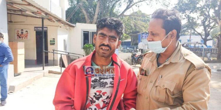 ডাকাতির উদ্দেশ্যে ঘোরাঘুরি করার সময় পূর্ব বর্ধমানের ভাতার থানার পুলিশের হাতে গ্রেফতার দুষ্কৃতি