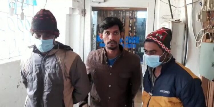 ডাকাতির উদ্দেশ্যে জড়ো হওয়া ৩ দুষ্কৃতিকে গ্রেফতার করল মানিকচক থানার পুলিশ