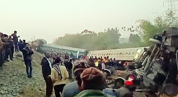 জলপাইগুড়ির দোমোহনিতে ভয়াবহ ট্রেন দুর্ঘটনা, ৩ জন মৃত, আহত বিপুল সংখ্যক যাত্রী