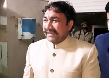 উত্তরপ্রদেশে মায়াবতীর দলের নেতার বিরুদ্ধে ৬৭ লক্ষ টাকা হাতিয়ে নিয়ে টিকিট না দেওয়ার অভিযোগ, আইসির সামনে কেঁদে ভাসালেন অভিযোগকারী বিএসপি নেতা আরশাদ রানা