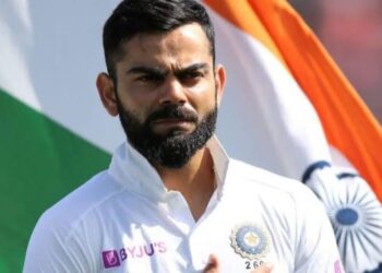 টেস্ট দলের অধিনায়কত্ব থেকে সরে দাঁড়ালেন বিরাট কোহলি