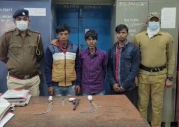 ডাকাতির উদ্দেশ্যে জড়ো হওয়া ৩ দুষ্কৃতি গ্রেফতার হরিশ্চন্দ্রপুরে