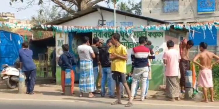 এলাকা দখল নিয়ে তৃণমূলের দুই গোষ্ঠীর সংঘর্ষে উত্তপ্ত বর্ধমান