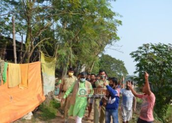 কাটোয়ায় সাংসদ সুনীল মণ্ডলকে ঘিরে ধরে ‘গো ব্যাক’ শ্লোগান গ্রামবাসীদের