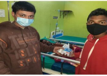 অসহায় জনমজুরের চিকিৎসার জন্য সাহায্যের হাত বাড়িয়ে দিল ‘অঙ্গীকার’