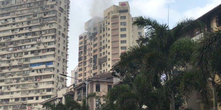 মুম্বাইয়ে বহুতলে আগুন,মৃত ২,জখম ১৯