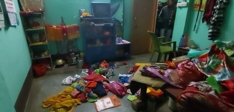 বাড়ি ফাঁকা থাকার সুযোগে সর্বস্ব নিয়ে চম্পট দিল দুষ্কৃতিরা