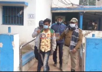 নদীর পাড় থেকে মাটি চুরি,গ্রেফতার ৫ মাটি মাফিয়া