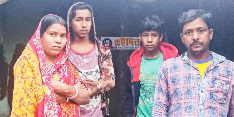 ভাতারে ৩০ টাকার লটারির টিকিট কেটে কোটিপতি মিষ্টির দোকানের কর্মী