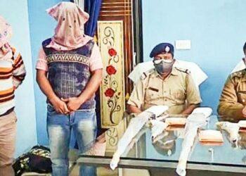 প্রজাতন্ত্র দীবসের প্রাক্কালে যাত্রীবাহী বাসে অভিযান,  বিপুল আগ্নেআস্ত্রসহ গ্রেফতার ২