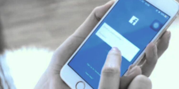 ফেসবুকে মহিলার সঙ্গে বন্ধুত্ব করতে গিয়ে প্রতারণার শিকার যুবক, গ্রেফতার অভিযুক্ত মহিলা