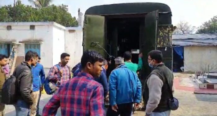 অভিযানে ধরা পড়া আন্তঃরাজ্য গাঁজা কারবারী চক্রের তিন জনকে নিজেদের হেফাজতে নিল এসটিএফ,বাকিদের পাঠানো হল জেলে