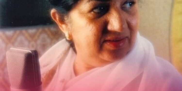 লতা মঙ্গেশকরের শারীরিক অবস্থার অবনতি, ভেন্টিলেটরে রাখা হয়েছে প্রবীণ এই গায়িকাকে