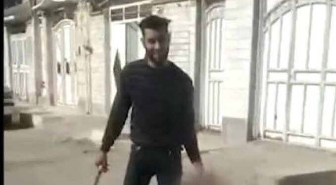 সর্বসমক্ষে কিশোরী স্ত্রীর শিরশ্ছেদ করল যুবক,কাটা মুন্ড নিয়ে ঘুরল শহরের রাস্তায়