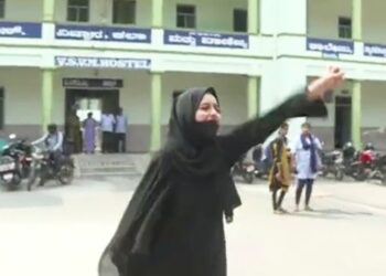 মুসলিম ও অমুসলিমদের মধ্যে বিভেদ সৃষ্টি করছে ‘হিজাব বিতর্ক’,স্কুল কলেজে অভিন্ন পোষাক বিধি চালু করার দাবি হিন্দু প্রতিবাদী পড়ুয়াদের