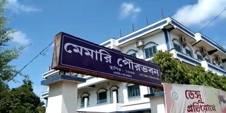 দল প্রার্থী করলেও নানা আইনি গেরোয় ভোটে লড়া থমকে যেতে বসেছে পূর্ব বর্ধমানের ডান বাম সব দলেরই একাংশ প্রার্থীদের