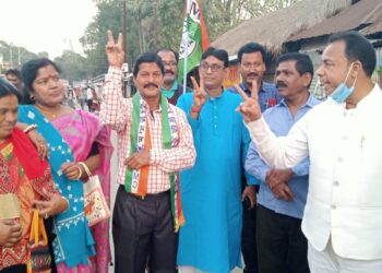 গুসকরা পুরসভায় দলীয় ১৬ প্রার্থীর জয় নিশ্চিত করতে প্রচারের ময়দানে ঝাঁপালেন বিধায়ক