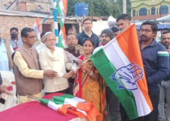 প্রার্থী নিয়ে অসন্তোষ, কাটোয়ায় শতাধিক তৃণমূল কর্মীর কংগ্রেসে যোগদান