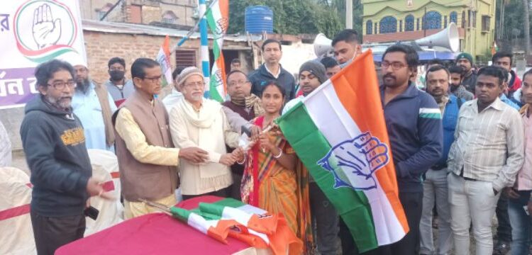 প্রার্থী নিয়ে অসন্তোষ, কাটোয়ায় শতাধিক তৃণমূল কর্মীর কংগ্রেসে যোগদান