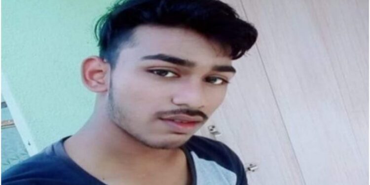 গলায় ফাঁস লাগিয়ে আত্মঘাতী সদ্য নিট পাশ করা মেধাবী পড়ুয়া, পরিবারের দাবি মারন গেমে আসক্তিই কেড়েছে প্রাণ