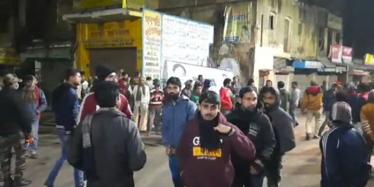 বিসর্জনের শোভাযাত্রায় ঢুকে পড়ল বেপরোয়া লরি, মৃত ১,আহত ১৫