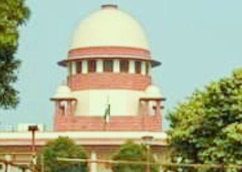 কর্ণাটকের হিজাব ইস্যুতে এখনই হস্তক্ষেপ করতে চাইল না সুপ্রিম কোর্ট