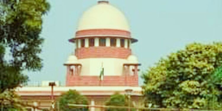 কর্ণাটকের হিজাব ইস্যুতে এখনই হস্তক্ষেপ করতে চাইল না সুপ্রিম কোর্ট