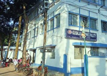 গুসকরা পুর এলাকায় উন্নয়নের নিরিখে এগিয়ে তৃণমূল,তবে প্রার্থী নিয়ে অসন্তোষ ও প্রার্থী বদল প্রভাব ফেলতে পারে বলে আশঙ্কা শাসকদলের