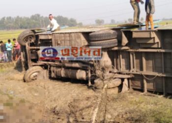 ভাতারে দূর্ঘটনার কবলে যাত্রীবাহী বাস, আহত ১০