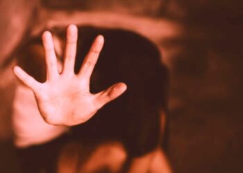 নিজের বাবা ও বাবার বন্ধুর উপর্যুপরি ধর্ষণে গর্ভবতী ১৭ বছরের কিশোরী, গ্রেফতার দুই অভিযুক্ত