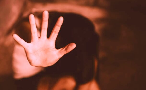 নিজের বাবা ও বাবার বন্ধুর উপর্যুপরি ধর্ষণে গর্ভবতী ১৭ বছরের কিশোরী, গ্রেফতার দুই অভিযুক্ত