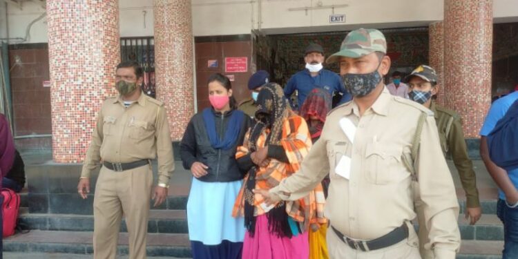 শতাধিক কচ্ছপসহ বর্ধমান স্টেশন থেকে গ্রেফতার ভিন রাজ্যের দুই মহিলা