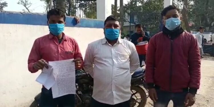 পাওনা টাকা চাইতে গিয়ে কৃষককে মারধর করে ৫৫ টাকা লুটপাটের অভিযোগ উঠল আড়তদারের বিরুদ্ধে