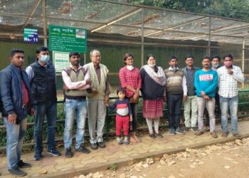 আলিপুর জু এর মতন করেই এই প্রথম এক শিশু সহ চার পক্ষীপ্রেমি দত্তক নিলেন বর্ধমান রমনাবাগান  চিড়িয়াখানার  চারটি পাখি