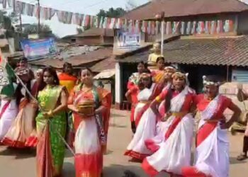 লক্ষ্মীবারে লক্ষীর ভাঁড় নিয়ে ও শাঁখ বাজিয়ে জমজমাট প্রচার তৃণমূল প্রার্থীর