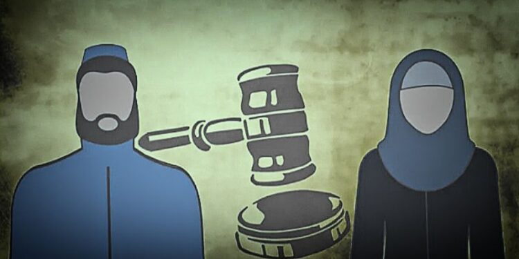 স্বামীর আগে ৫ বছরের মেয়েকে দুধ দেওয়ার অপরাধে বধুকে তিন তালাক