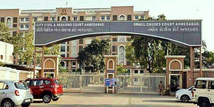 আহমেদাবাদে ধারাবাহিক বোমা বিস্ফোরণ মামলায় ৩৮ জনের মৃত্যুদণ্ড, ১১ জনকে আমৃত্যু কারাদণ্ডের নির্দেশ