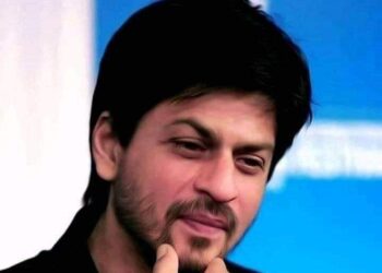 শুধু ছেলে আরিয়ানই নয়,তিন দশক আগে সাংবাদিককে হুমকি দিয়ে গ্রেফতার হয়েছিলেন বাবা শাহরুখ খানও