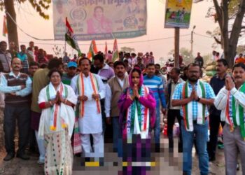 দলীয় প্রার্থীদের জেতাতে গুসকরায় মাটি কামড়ে পড়ে আছেন তৃণমূল সাংসদ