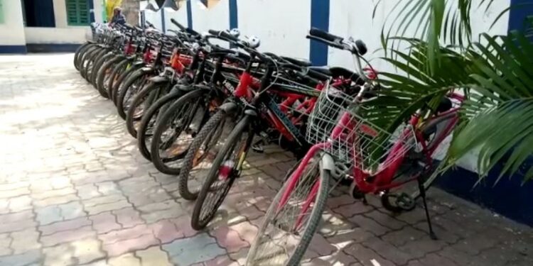 গোডাউনে লুকিয়ে রাখা ৩০ টি চোরাই সাইকেল উদ্ধার করল চাঁচল থানার পুলিশ