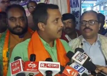 সিট অনিস খানের মৃত্যুর ঘটনায় নিচু তলার দুই পুলিশ কর্মীকে বলির পাঁঠা করলো :  বললেন সজল ঘোষ