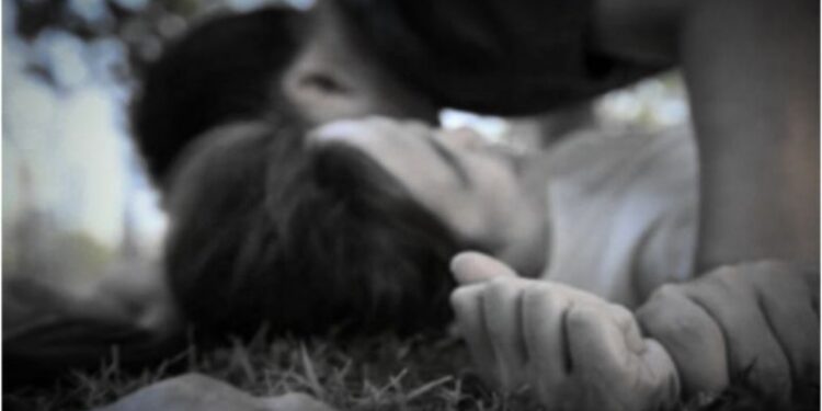 বন্ধুর সঙ্গে দেখা করার অছিলায় এসে বন্ধু পত্নীকে ধর্ষণ, গ্রেফতার অভিযুক্ত যুবক