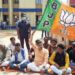 শাসকদলের বিরুদ্ধে ভোট লুঠের চেষ্টার অভিযোগ তুলে বিষ্ণুপুর মহকুমা শাসকের দফতরের সামনে বিক্ষোভ বিজেপি সাংসদের