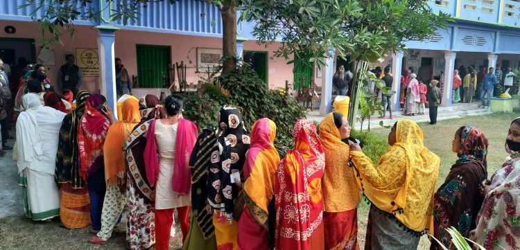 পূর্ব বর্ধমানে বিকেল ৩ টে পর্যন্ত ভোট গ্রহণের হার ৭০ শতাংশ