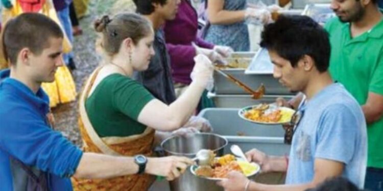 ইউক্রেনের মানুষদের দিকে সাহায্যের হাত বাড়িয়ে দিল ইসকন মন্দির