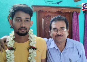 দিল্লীতে সিকে নায়ডু ক্রিকেট টুর্ণামেন্টে বাংলার হয়ে প্রতিনিধিত্ব করছেন বর্ধমানের প্রত্যন্ত গ্রামের যুবক সুমন